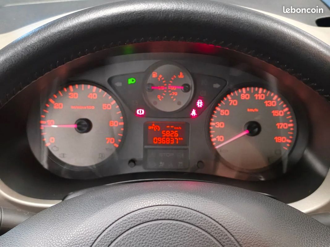 Citroën BERLINGO 1.6 VTI 120ch Exclusive - E85 (image 20)