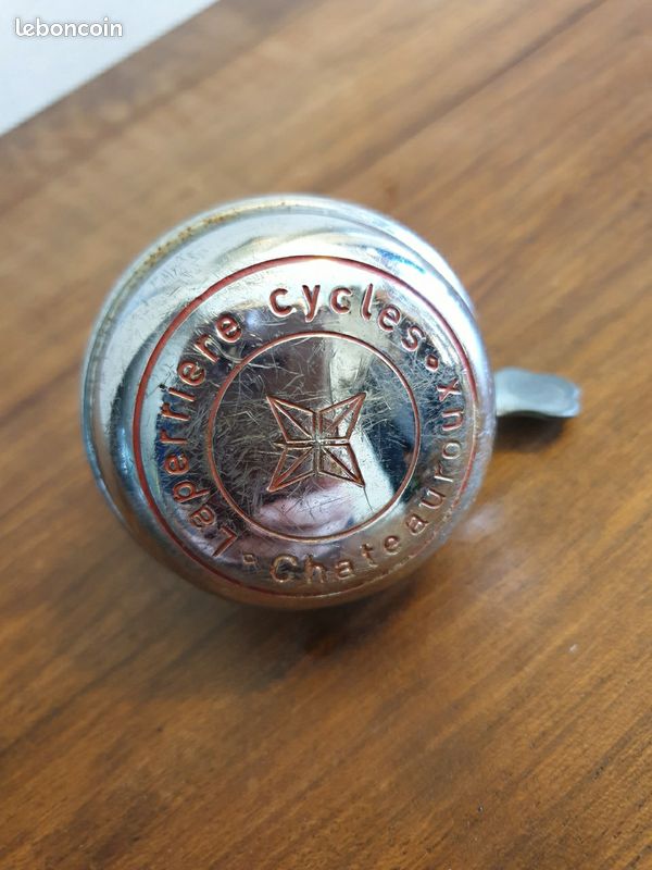 ANCIEN VINTAGE RÉVEIL JAZ Système Mécanique Métal Noir Cadran Bombé