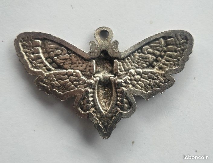 Médaille en forme de papillon (image 2)