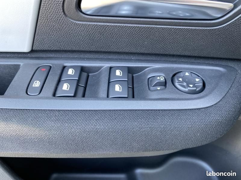 Citroen C4 BlueHDi 110ch S&S Feel Pack Business (image 22)