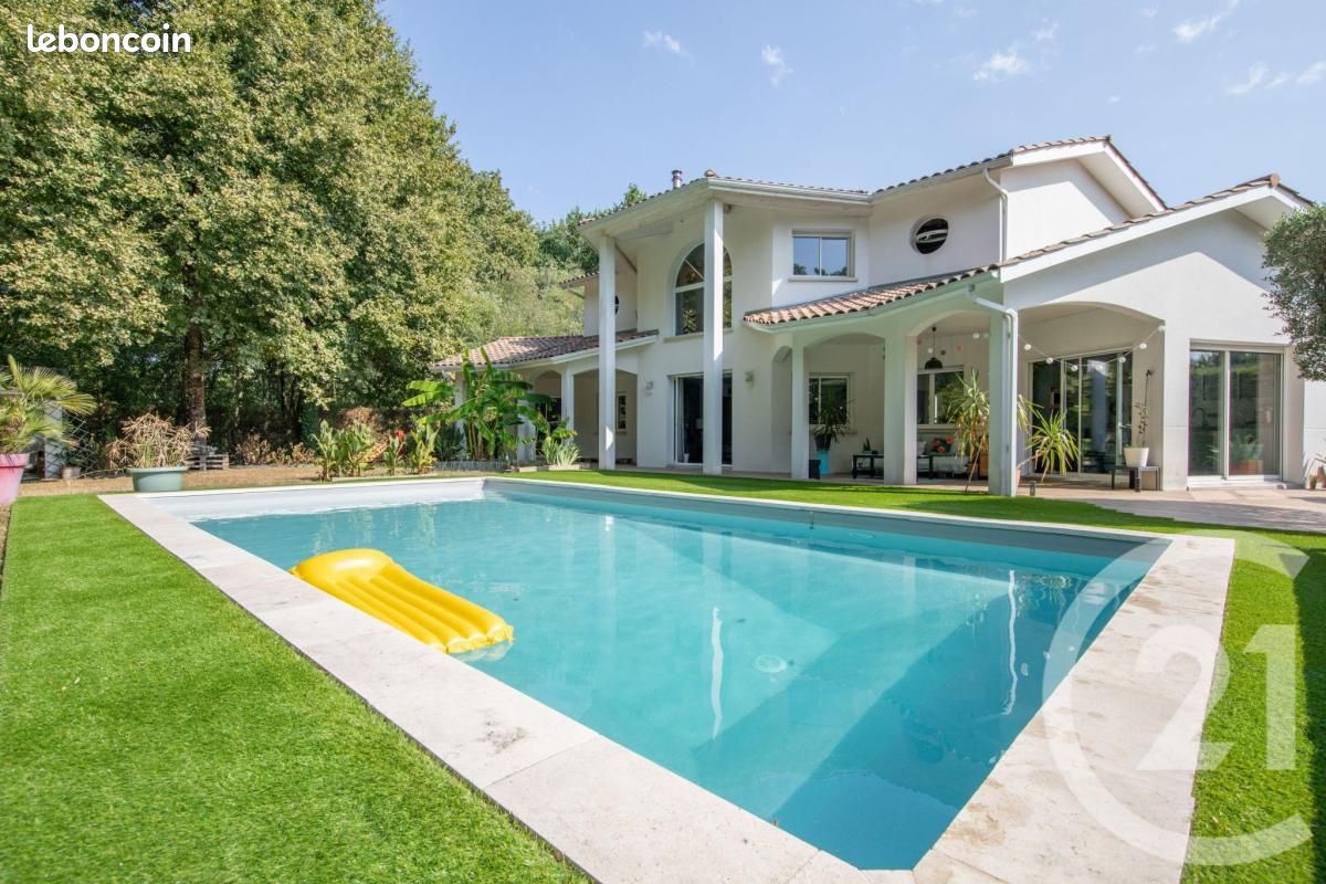 Maison 7 pièces 203 m² · à Saint-Médard-en-Jalles · 203 m² · 766 000 €