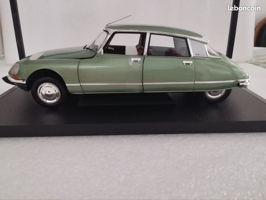 Norev CITROEN DS 23 Pallas 1/18 ème Citroën DS 23 pallas 1972 injection électronique , 1/18 , superbe état jamais sortie de sa boîte - Collection