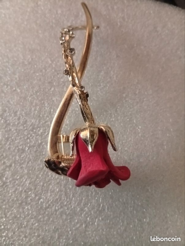 Broche ou pince pour cheveux (image 2)