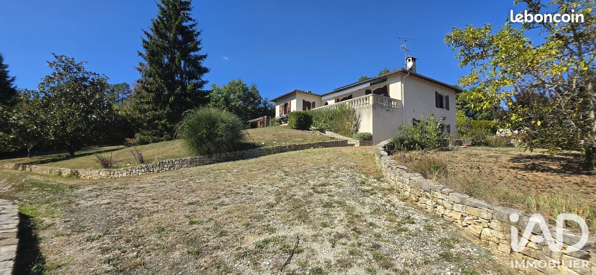 Maison 6 pièces 157 m² · à Saint-Germain-du-Salembre · 157 m² · 315 000 €