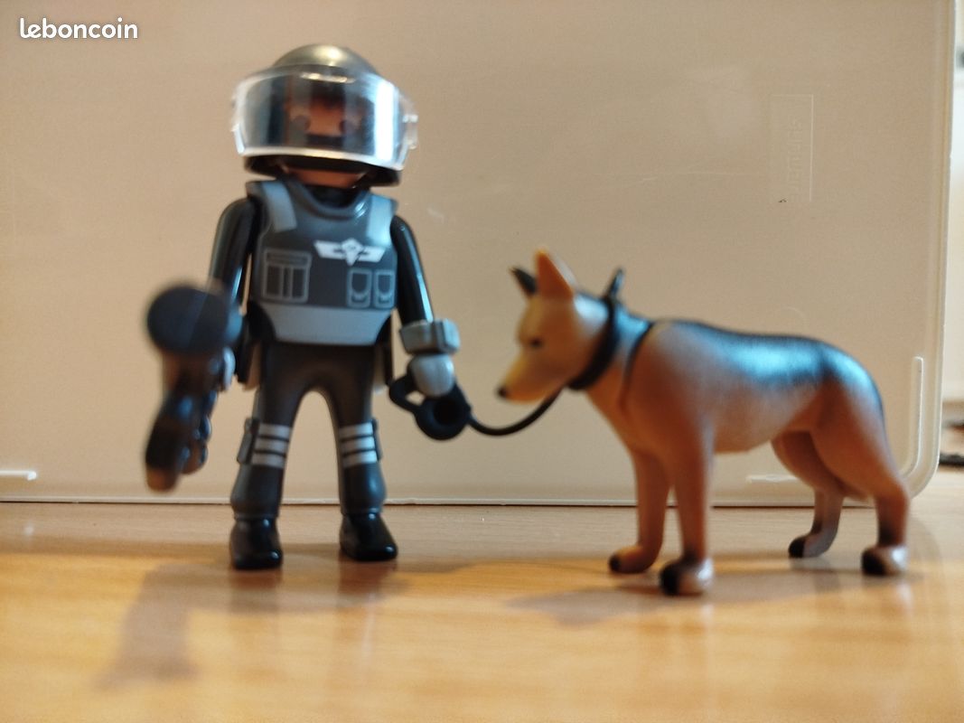 Policier des forces spéciales avec chien PLAYMOBIL 5369 Jeux