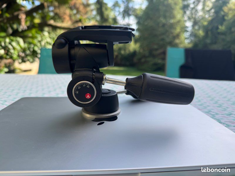 MANFROTTO rotule 3D 804RC2 avec plateau rapide RC2