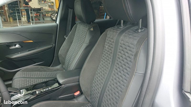 Peugeot 208 1.2 PURETECH 130CH S&S ROADTRIP EAT8 (image 12)