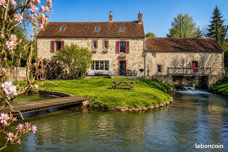 Maison 7 pièces 242 m² · à Dormelles · 242 m² · 840 000 €