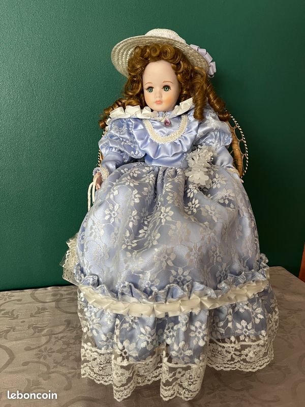 Robe Satin Bleu Avec Dentelle Et étole Pour Poupée 38-40 Cm - Neuve, N°91