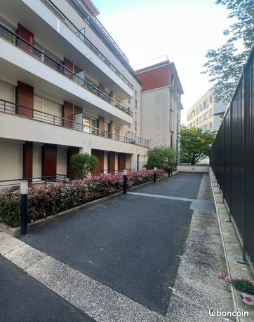 https://img.leboncoin.fr/api/v1/lbcpb1/images/fc/82/c5/fc82c58beb11dd76271ef209f15e998d8743d9d6.jpg?rule=ad-image