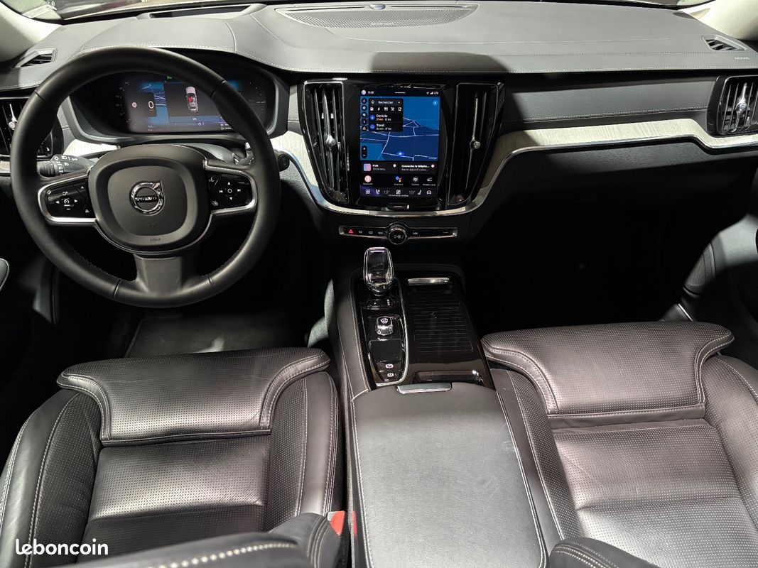 VOLVO V60 T6 AWD Hybride Recharge 253 ch + 145 ch Geartronic 8 Ultimate - SUIVI COMPLET VOLVO / ORIGINE FRANCE (image 10)