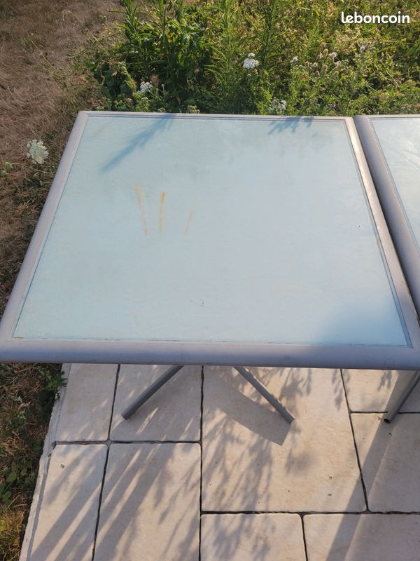 Table d'extérieur métal et plateau verre (image 3)