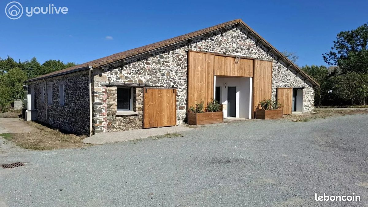 Appartement 6 pièces 232 m² · à Essarts-en-Bocage · 232 m² · 455 800 €