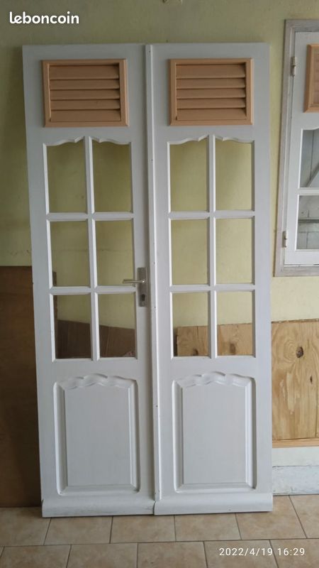 Portes et fenêtres en bon états 2 paires de portes 6 paires de fenêtres et 2 contre vent (image 1)