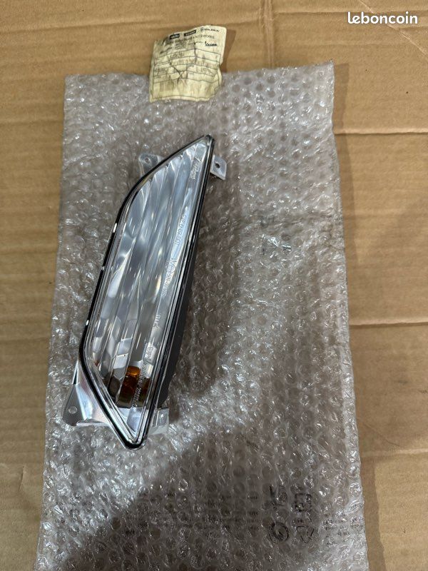 Clignotant av-g sur extension d'aile 640628 origine piaggio 125 à 500 mp3 08-14 (image 1)
