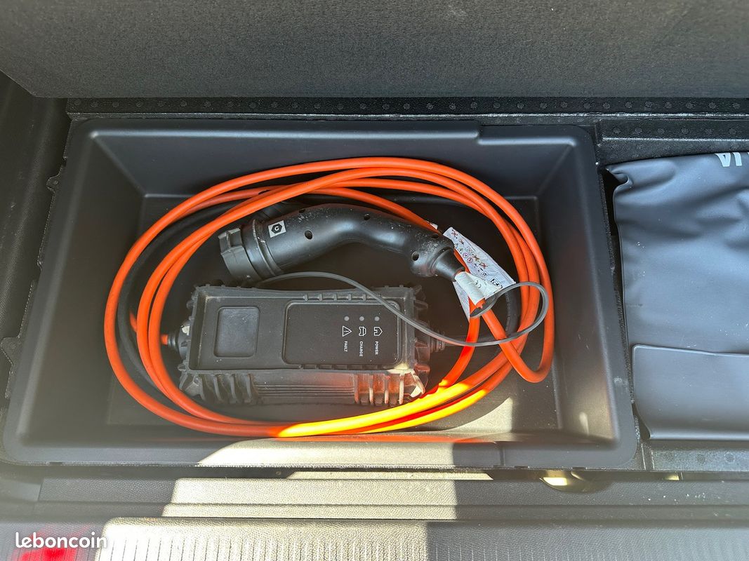Citroën C5 AIRCROSS C-Series 1.6 225 Plug in Hybrid Rechargeable e-EAT8 Boîte auto {ATTELAGE - CAMERA - CLIM - CARPLAY} (image 15)