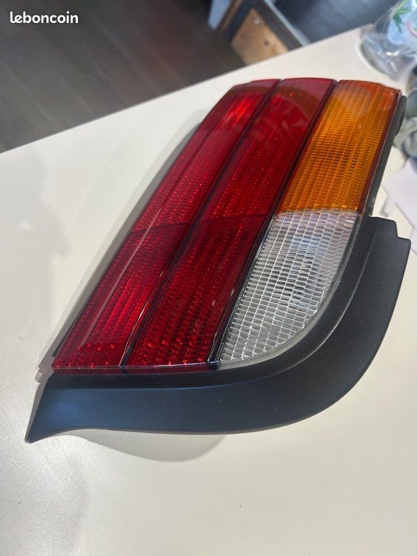 Feu arrière gauche série 3 bmw e36 (image 1)