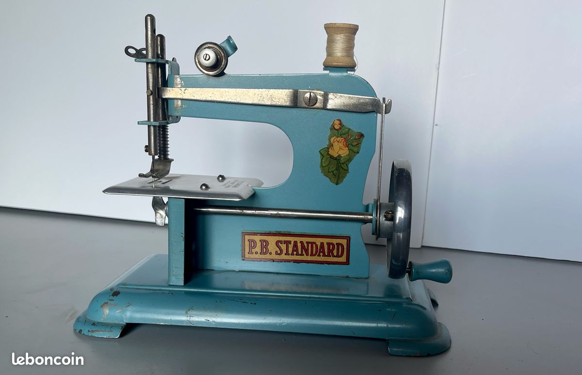 Machine à coudre en bois et métal - HM30S