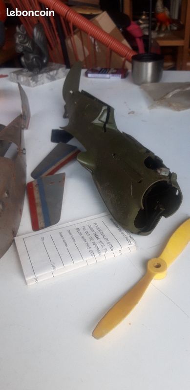 Avion en plastique dur tres ancien pour piece (image 7)