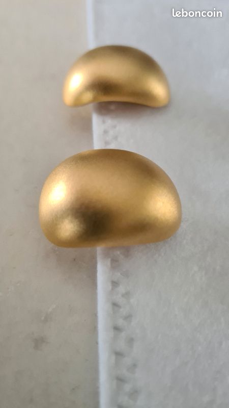 Boucle d' oreilles vintage . Dorée brossée (image 2)