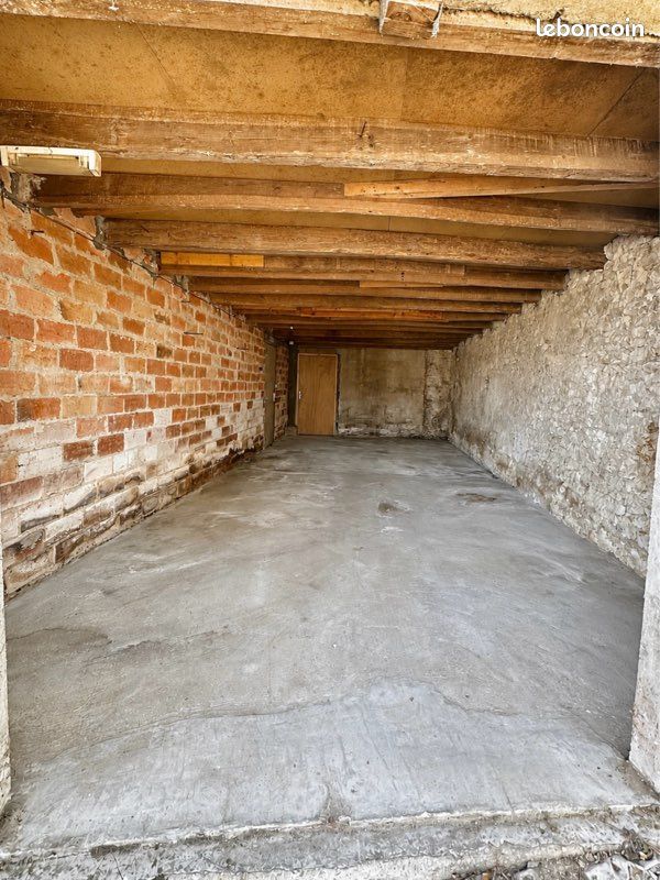 Garage pour stockage · à Braud-Et-Saint-Louis · 250 €
