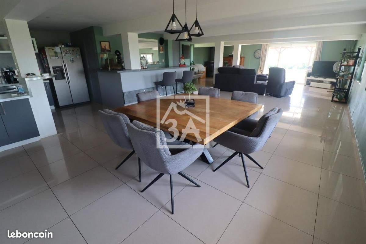 Maison 10 pièces 255 m² · à Steenvoorde · 255 m² · 634 000 €