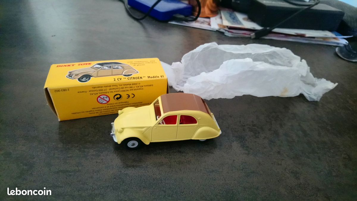 Modèle Réduit CITROËN 2CV 1961 Jaune - 1/43 - Universal Hobbies / Atlas