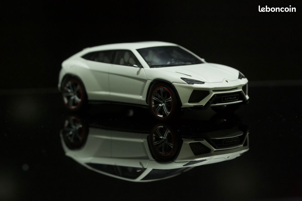 Lamborghini Urus S Blanc Balloon 1/43 Looksmart