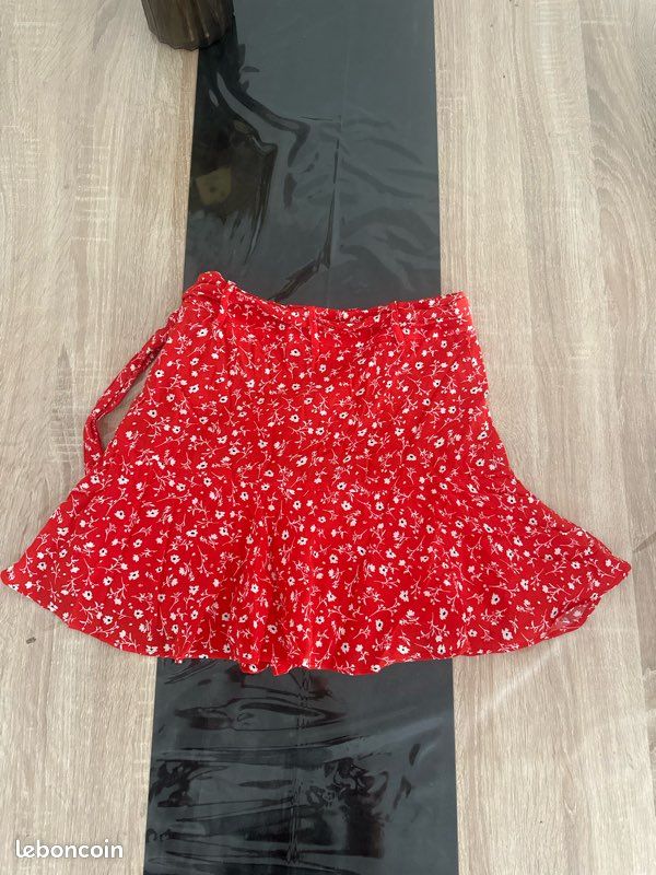 Jupe fleurie Zara Vêtements