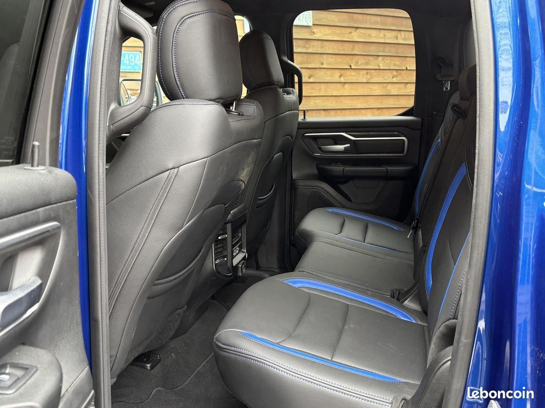 Dodge RAM 1500 Big Horn Punisher 5.7 V8 HEMI 401 ch 4x4 – GPL – CarPlay – Attelage (image 16)