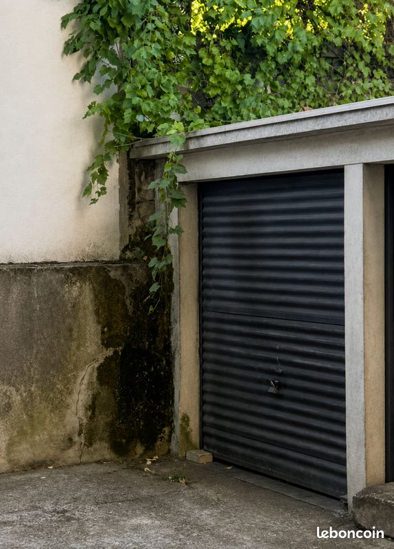 BOX garage voiture ou stockage marchandises BONDY Sud gare · 18 000 €