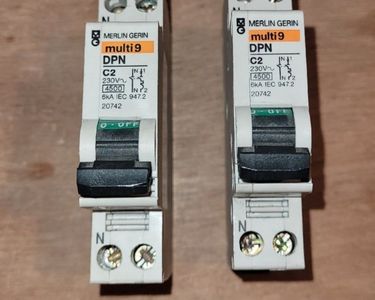 Lot De 6 Disjoncteurs Merlin Gerin DPN - Modèles C1, C2, C6 - Occasion Bon état