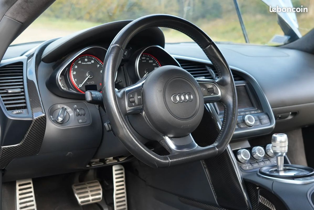 Audi R8 5.2 V10 FSI 525ch R tronic 6 - Suivi d'entretien / HiFi Bang&Olufsen / Caméra de recul / Pack Carbone / Maintien de charge (image 9)