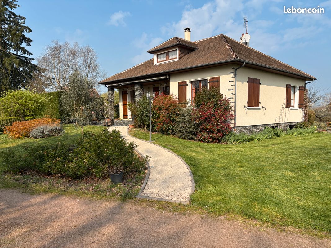 Maison 10 pièces 126 m² · à Thevet-Saint-Julien · 126 m² · 150 000 €