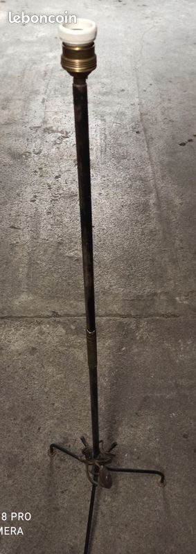 Lampadaire Vintage ancien tripode année 1950's fer noir et laiton (image 1)