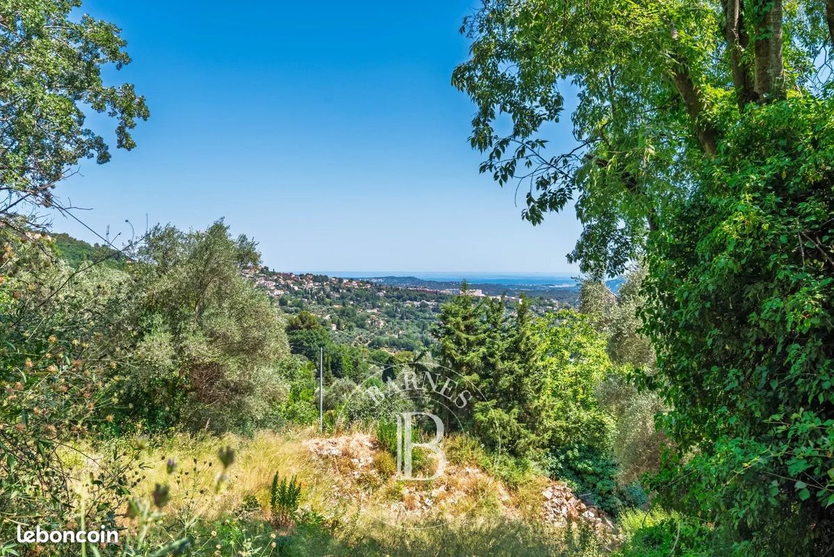 Terrain 2300 m² · à Grasse · 2 300 m² · 545 000 €