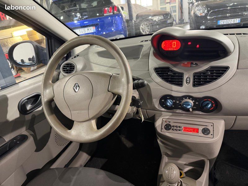 Renault Twingo 2 1.2 60 CH Expression (image 10)