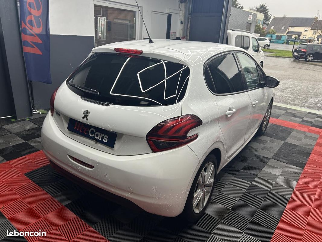 PEUGEOT 208 1.2i 12V - 82 BERLINE Style ( courroie changer + pneu neuf ) (image 23)
