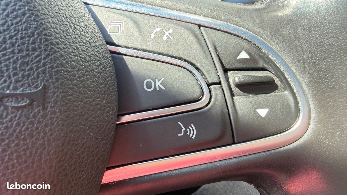 RENAULT MEGANE ESTATE 1.3L TCE 140CH INTENS / CAMERA DE RECUL / APPLE CAPRLAy (image 27)