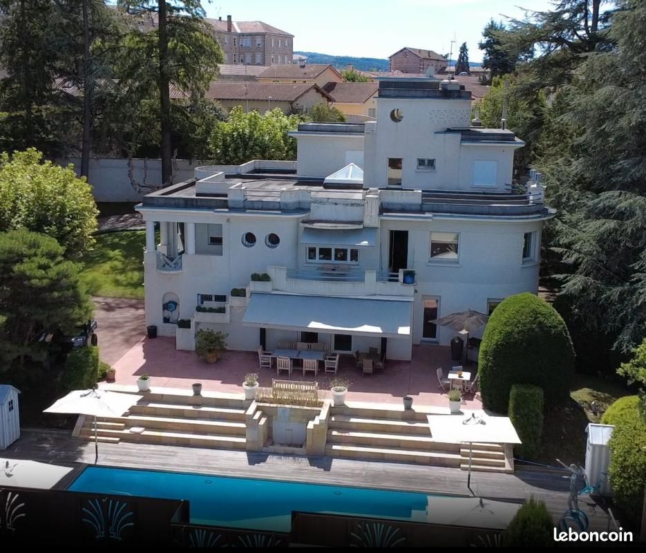 Maison 5 pièces 345 m² · à Saint-Just-Saint-Rambert · 345 m² · 825 000 €