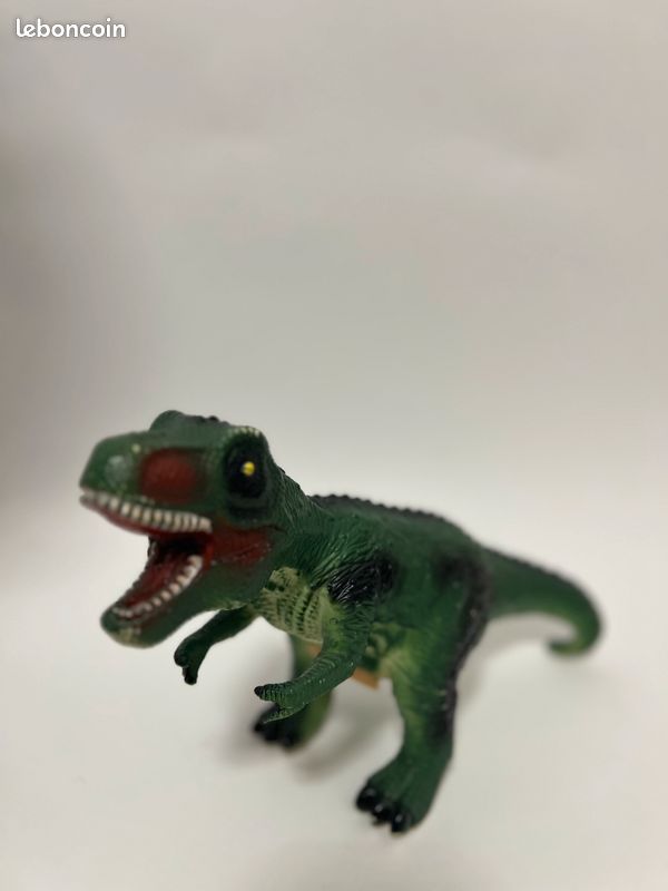 Deux figurines de dinosaures (image 1)