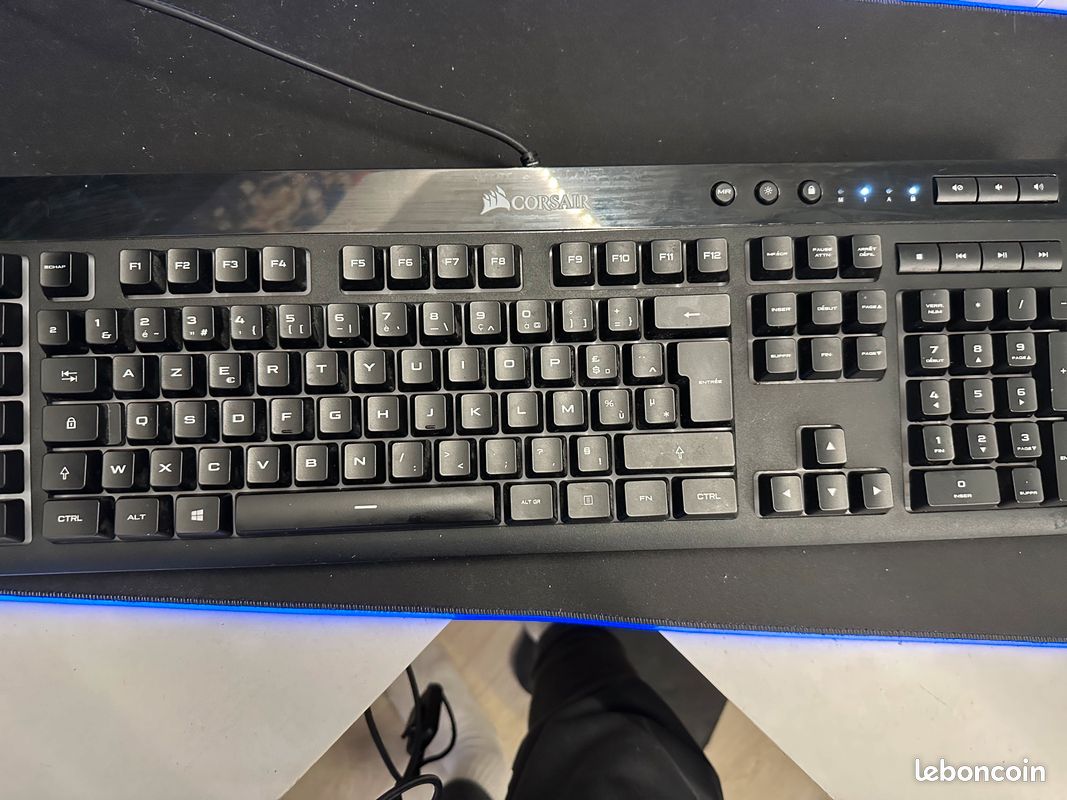 Je vend Clavier gaming Corsair K55 25 RGB (image 4)