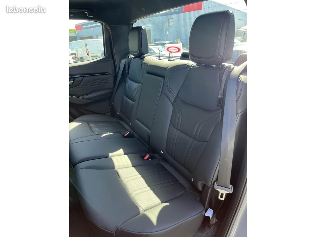 ISUZU D-MAX *SANS MALUS* CREW NITRO SPORT 2.2 DMS A/T 4x4 MY2026 Euro6e-bis (image 6)
