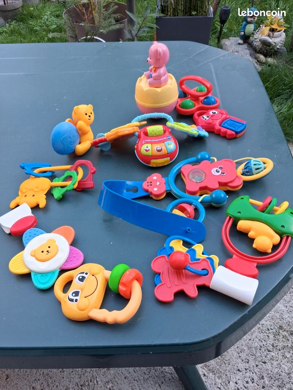 Lot de 11 jouets bébé 1er age (image 1)