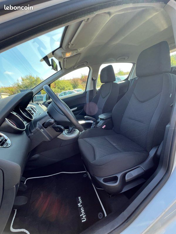 Peugeot 308 1.6 HDi 110ch Urban Move 1er main (image 12)