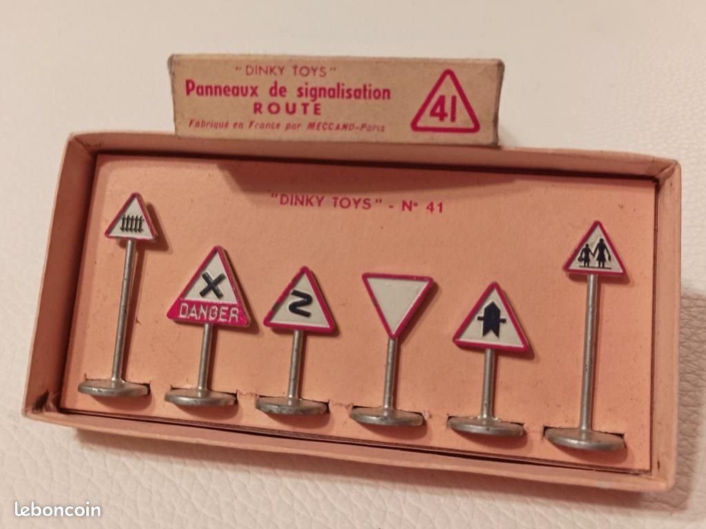 Lot Ancien De Panneaux De Signalisation Dinky Toys - Boîte D'origine, Années 1950