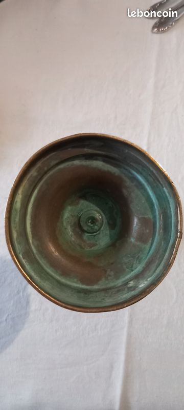 Ancien bougeoir à poussoir en laiton – charme vintage garanti - Décoration