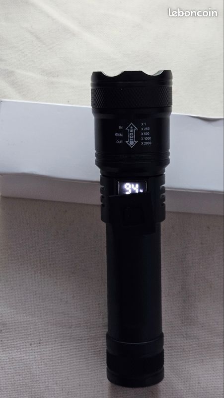 NEUF: Lampe torche puissante et rechargeable . 2000lm et 300 mètres (image 6)
