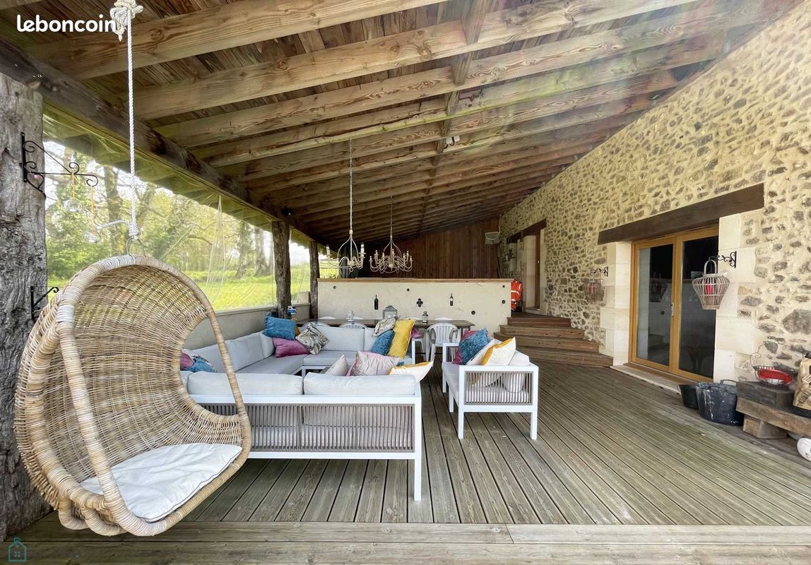 Maison 7 pièces 373 m² - Montbron 16220 (image principale 3)