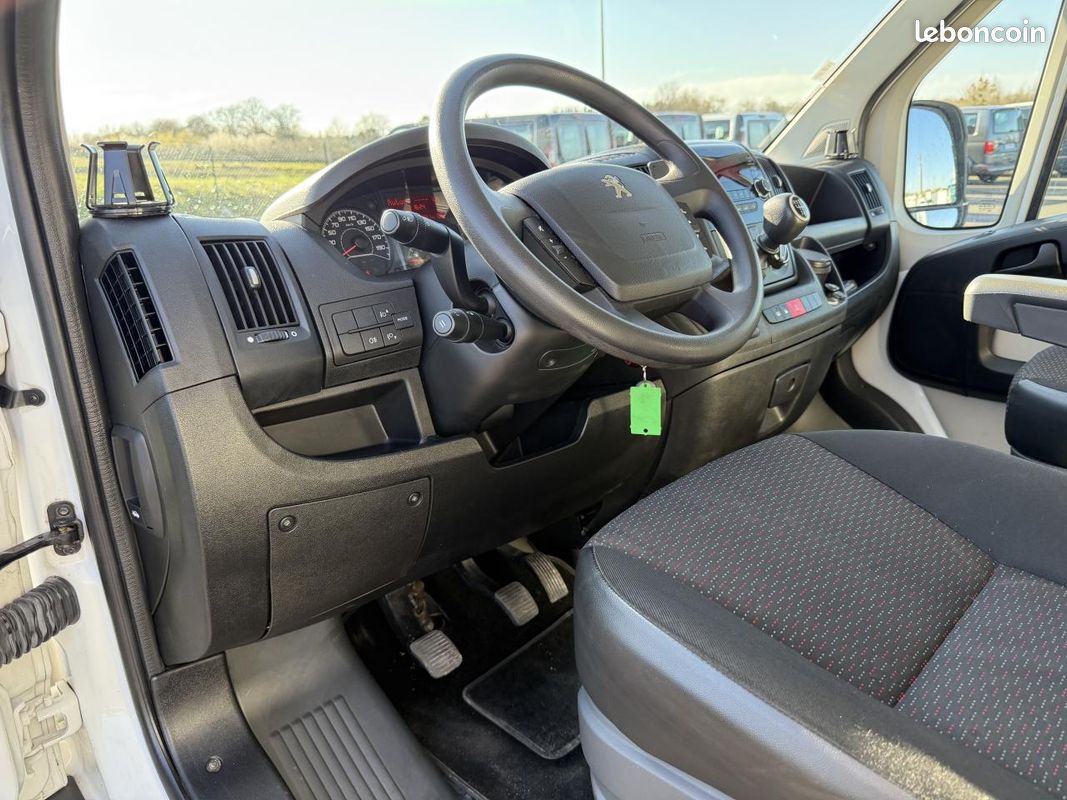 PEUGEOT BOXER 3.0HDI180 planché cabine Procar Lux 22m3 - Moteur Iveco distribution par chaîne (image 11)